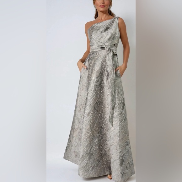 Rene Ruiz Dresses & Skirts - Rene Ruiz Collection Astmmetric Metallic One Shoulder Brocade Gown L17115 Size 6